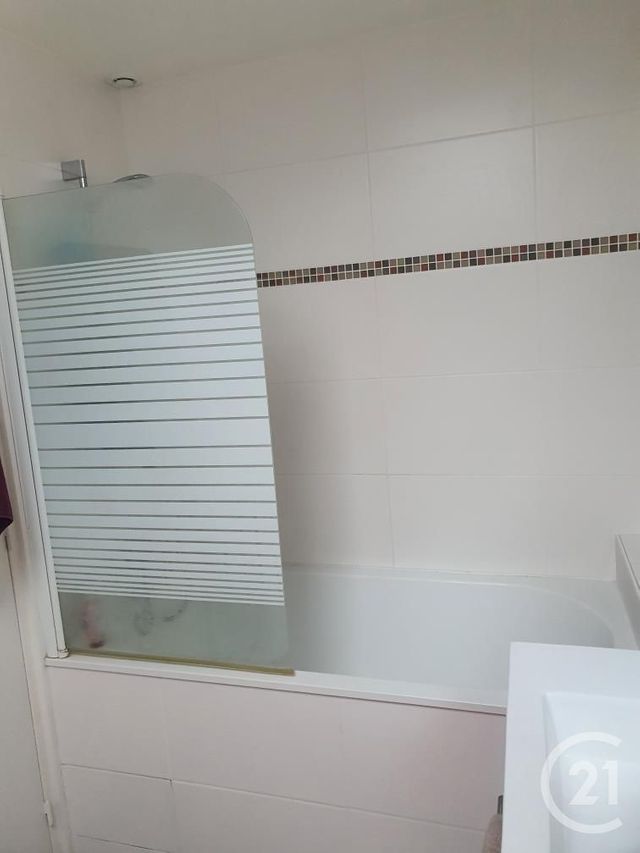 Afficher la photo en grand Appartement F3 à louer - 3 pièces - 45.25 m2 - MANTES LA JOLIE - 78 - ILE-DE-FRANCE - Century 21 La Mantoise