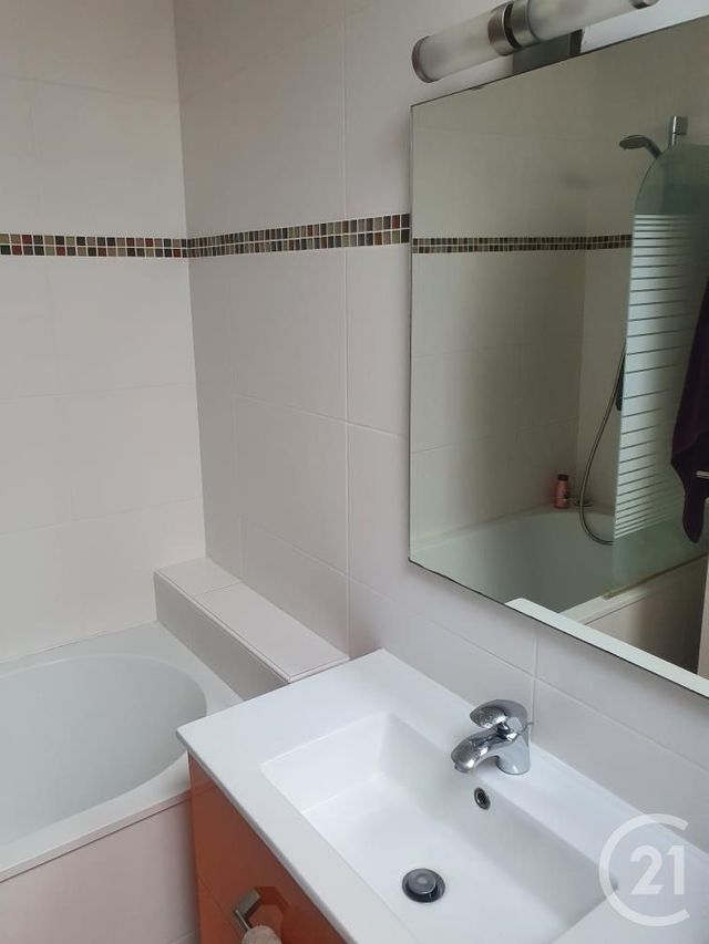 Afficher la photo en grand Appartement F3 à louer - 3 pièces - 45.25 m2 - MANTES LA JOLIE - 78 - ILE-DE-FRANCE - Century 21 La Mantoise