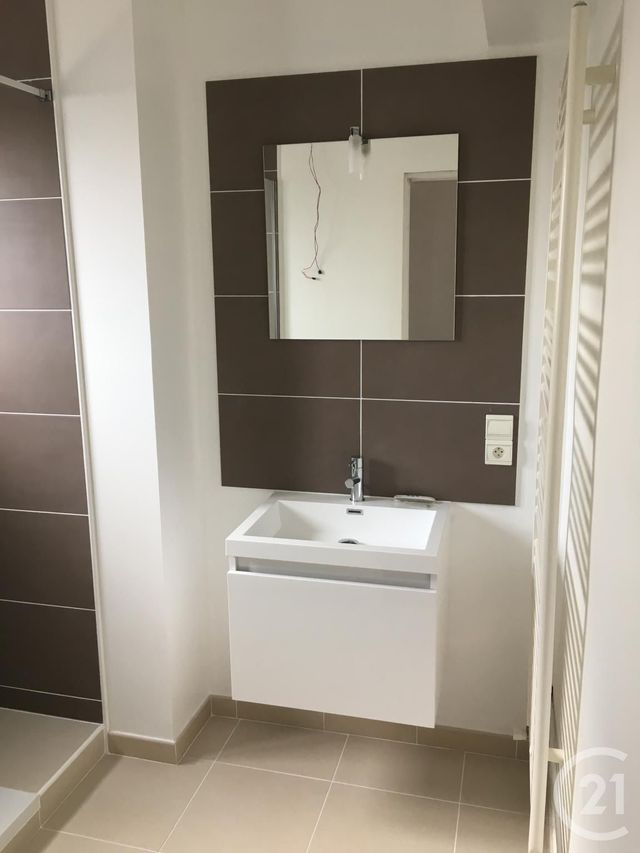 Afficher la photo en grand Appartement F4 à louer - 4 pièces - 68.41 m2 - MANTES LA JOLIE - 78 - ILE-DE-FRANCE - Century 21 La Mantoise