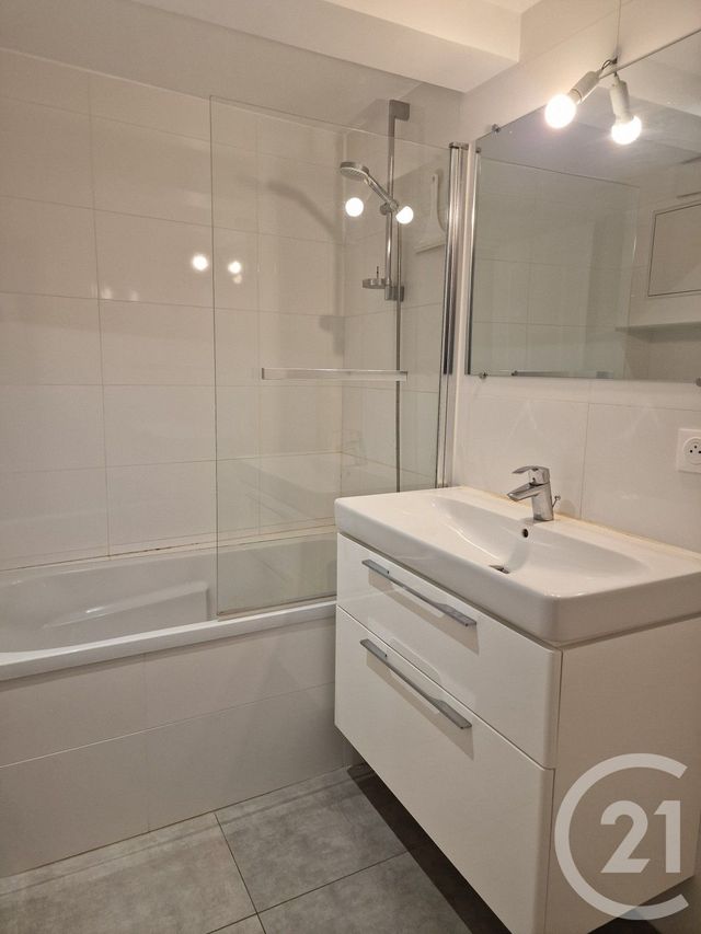 Appartement Duplex à louer - 2 pièces - 42.58 m2 - CHEVREUSE - 78 - ILE-DE-FRANCE - Century 21 La Mantoise