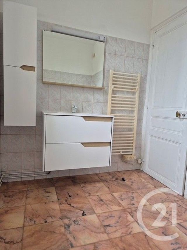 Appartement F3 à louer - 3 pièces - 61.13 m2 - PERDREAUVILLE - 78 - ILE-DE-FRANCE - Century 21 La Mantoise