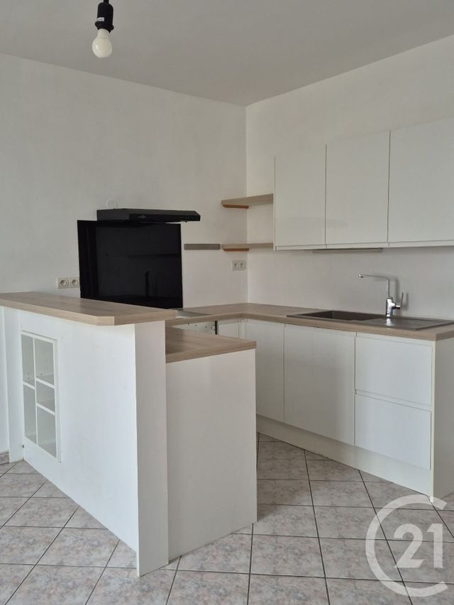 Appartement F3 à louer - 3 pièces - 61.13 m2 - PERDREAUVILLE - 78 - ILE-DE-FRANCE - Century 21 La Mantoise